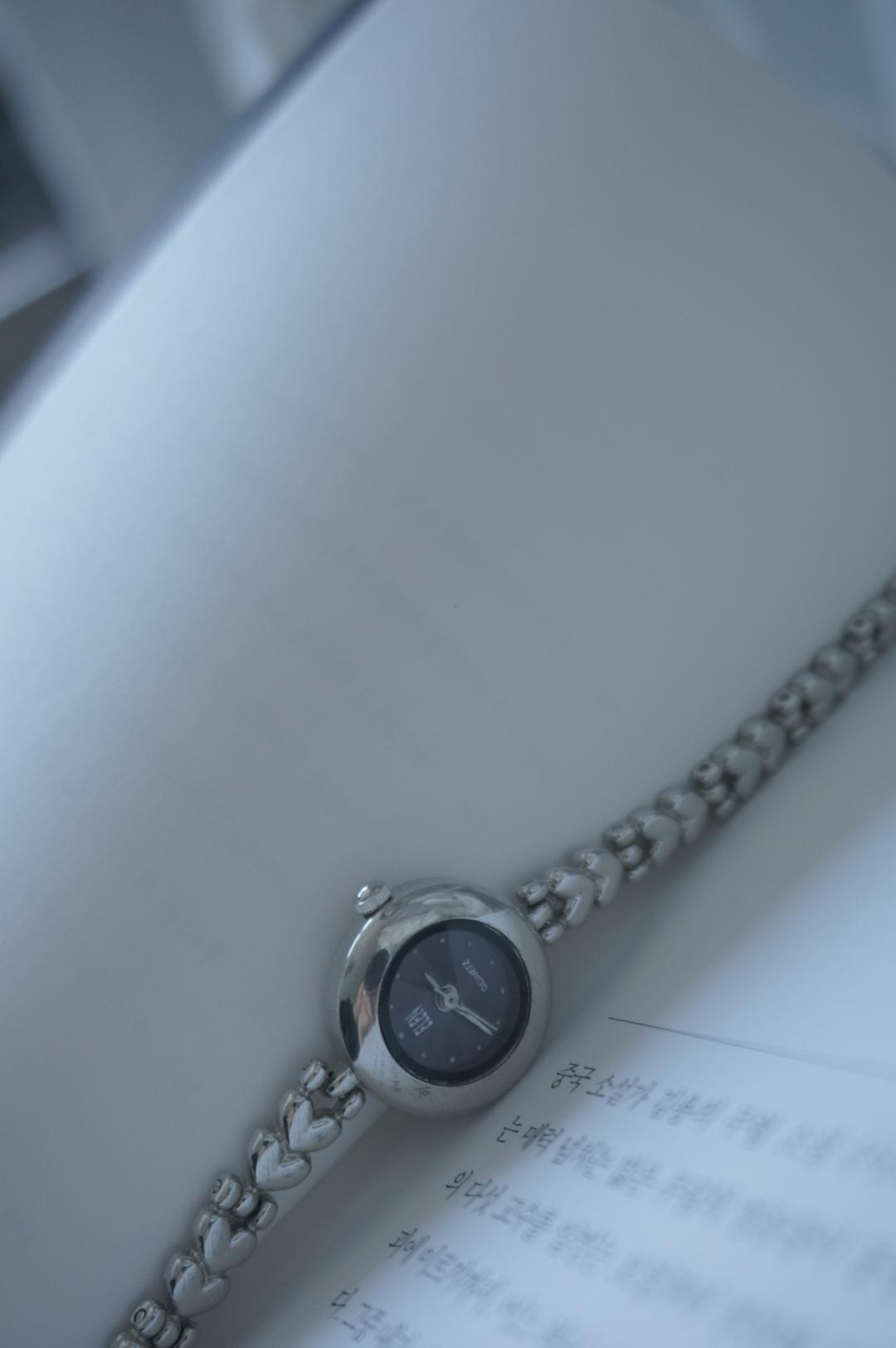 DIA ANGLE WATCH