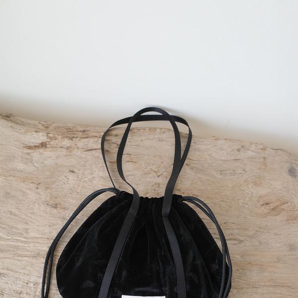 floral velvet pouch bag (black)