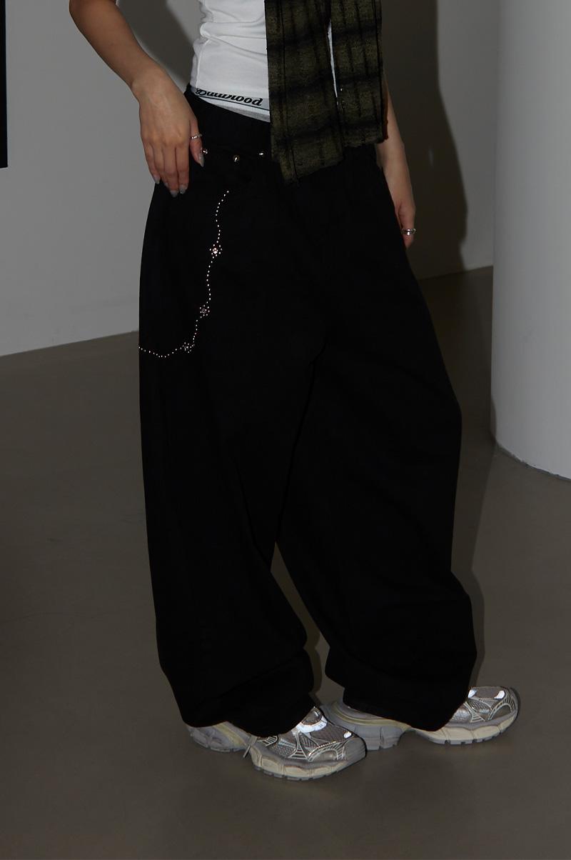 런츠 DAY CHAIN STUD MEGA WIDE PANTS