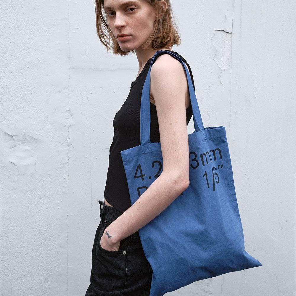 DOUBLE-SIDED LOGO SHOULDER BAG (blue)
