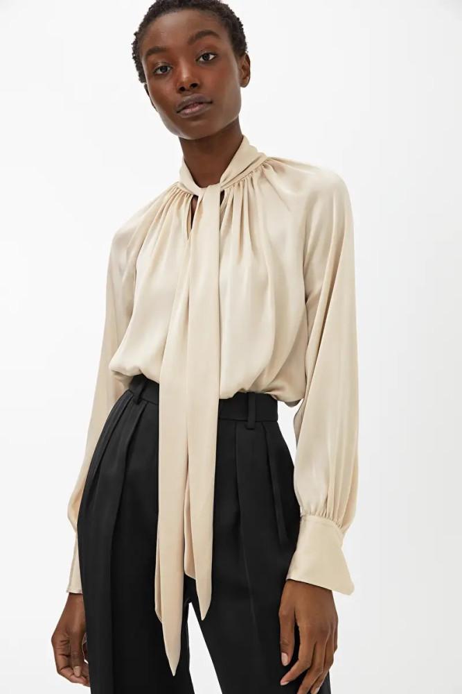 아르켓 타이 넥 새틴 블라우스
