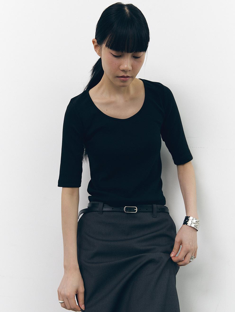 Two way pintuck tee (black)