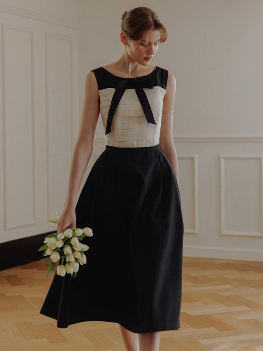 SELENE Boat-neck pin tucked detail long dress (Black)