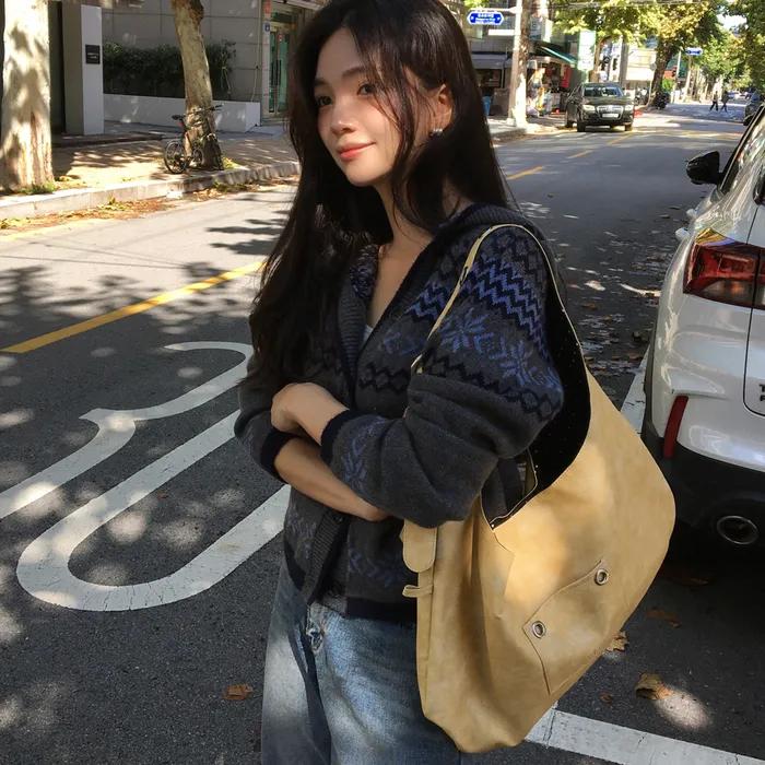 [여울PICK][라이트 그레이 단독]BUCKLE REVERSIBLE SHOULDER BAG_4COLOR