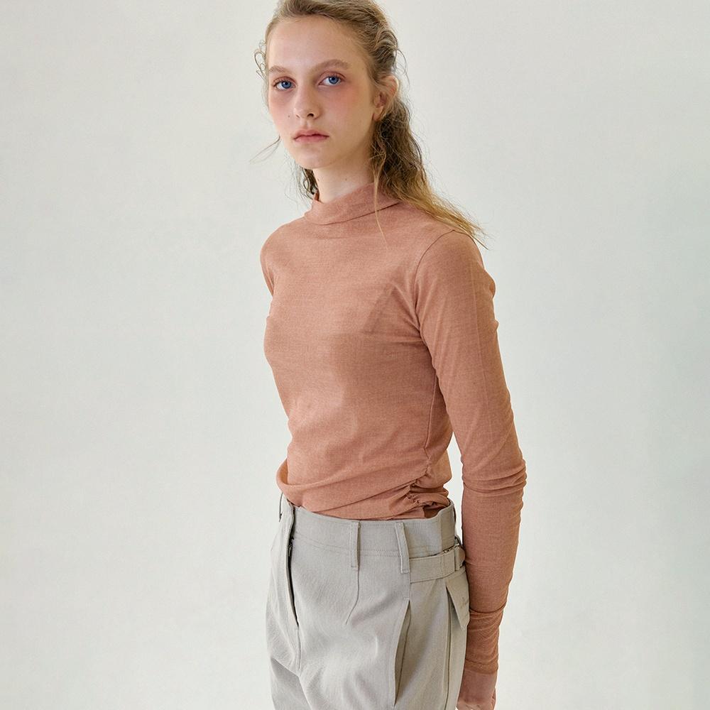 CLAIRE Mock-neck mesh shirring T-shirt_Sandy Apricot