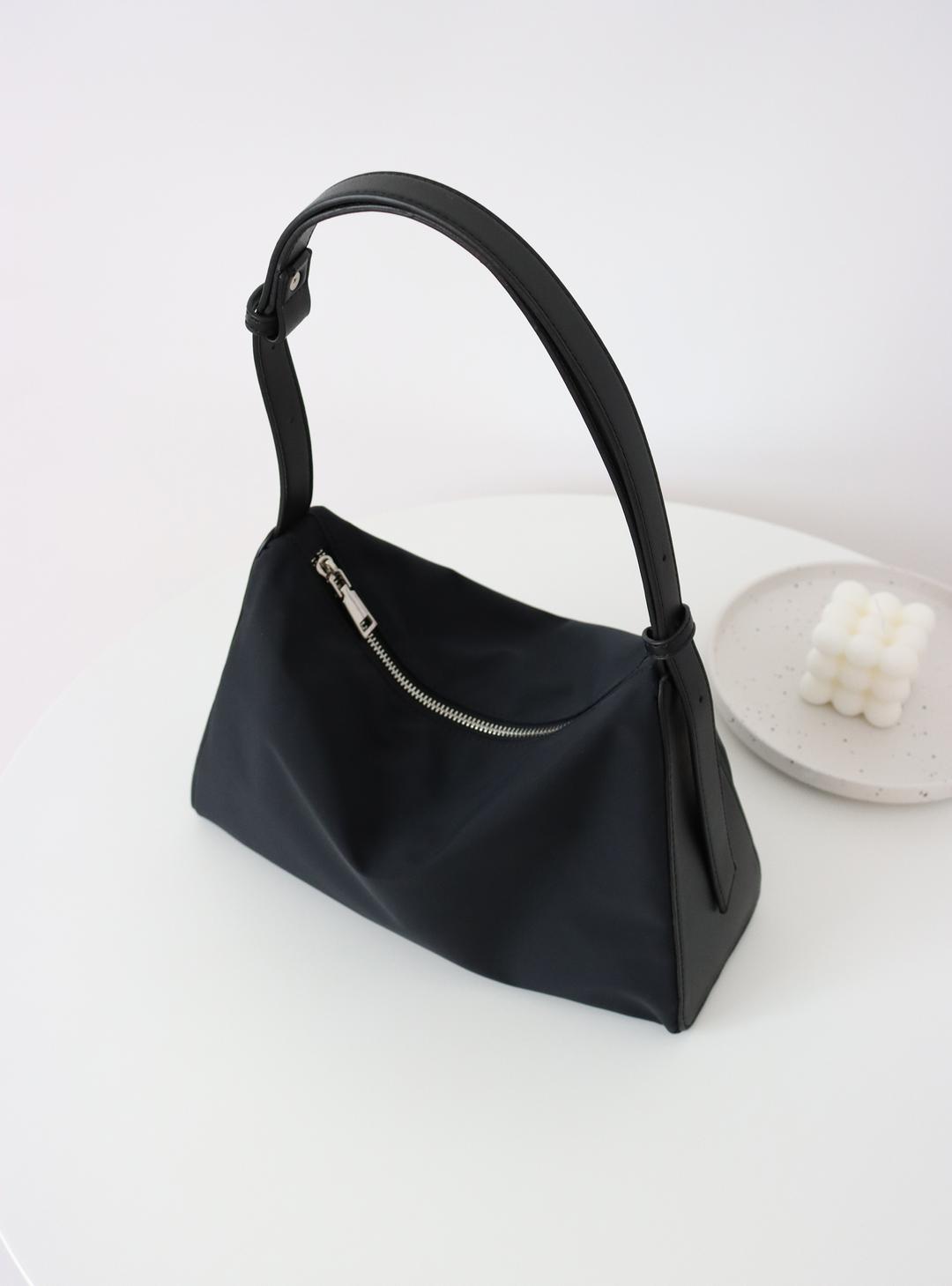 [15][볼뉴 어워즈15위] 하리 가벼운 나일론 호보 숄더 스퀘어 백 pus10093