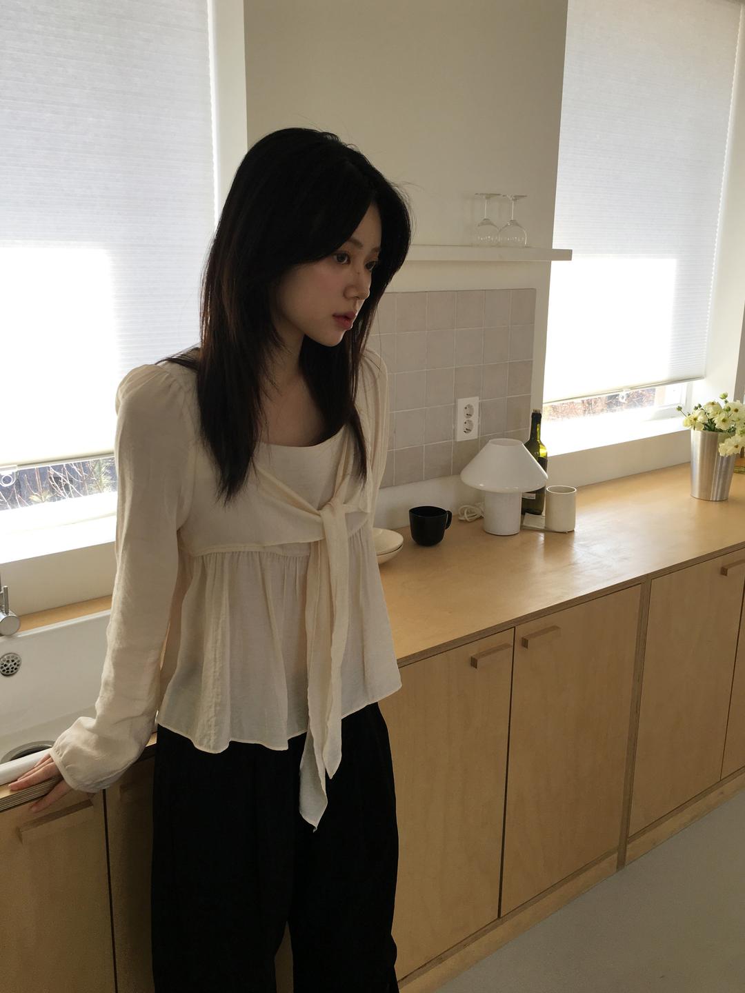 노비야카 Butter ribbon blouse (Ivory, cream, black)