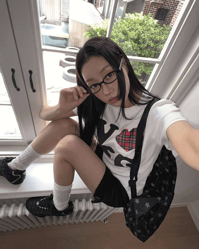 원더원더 브튜 빈티지 하트 체크 패치 반팔 티셔츠