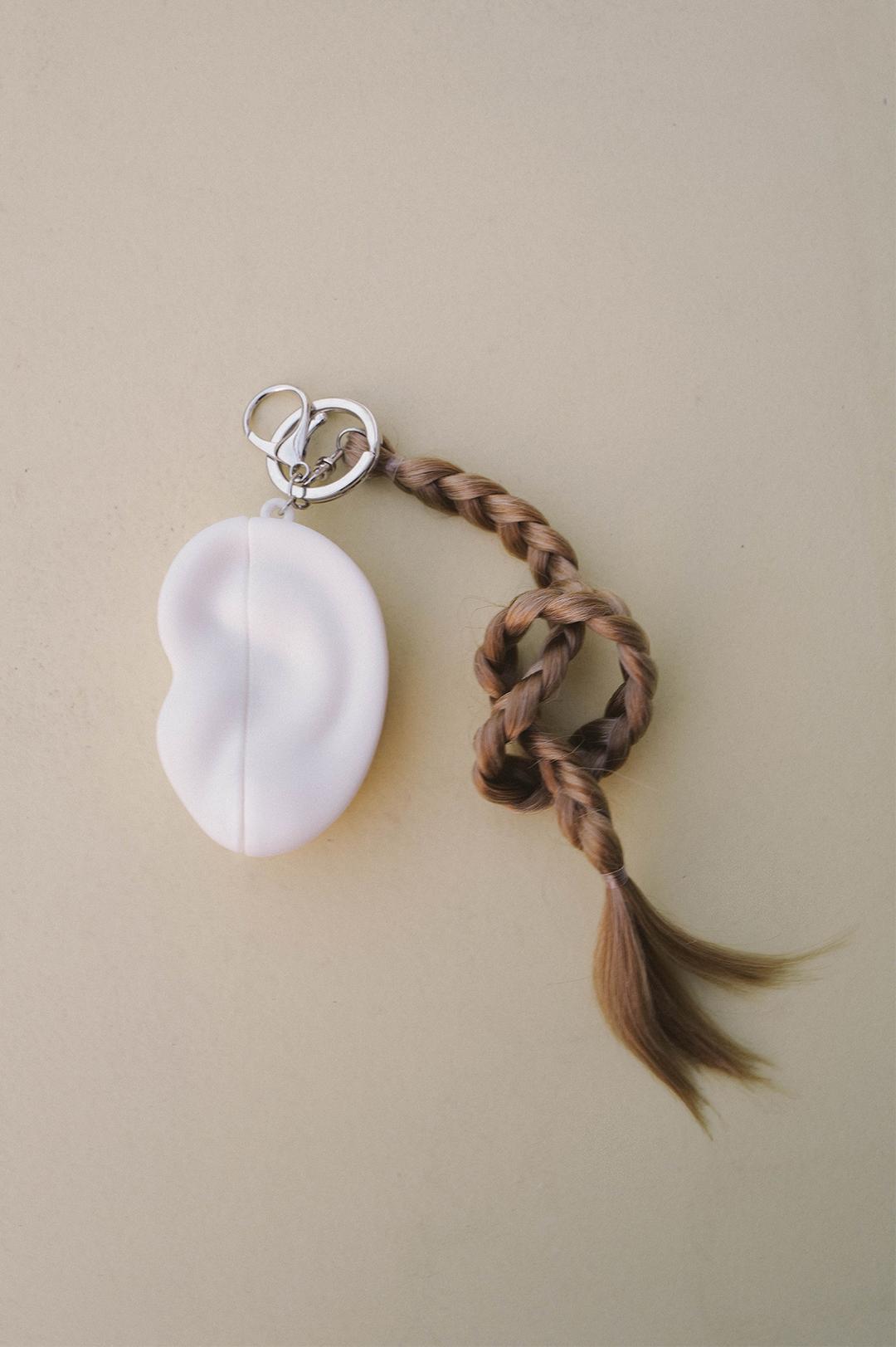 [B] Ear pods case