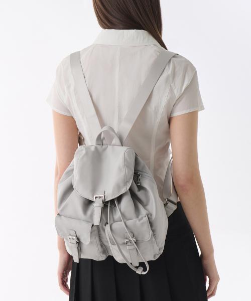 무신사 스탠다드 우먼(MUSINSA STANDARD WOMAN)  우먼즈 나일론 플랩 미니 백팩 [애쉬 그레이] - 사이즈 & 후기 | 무신사