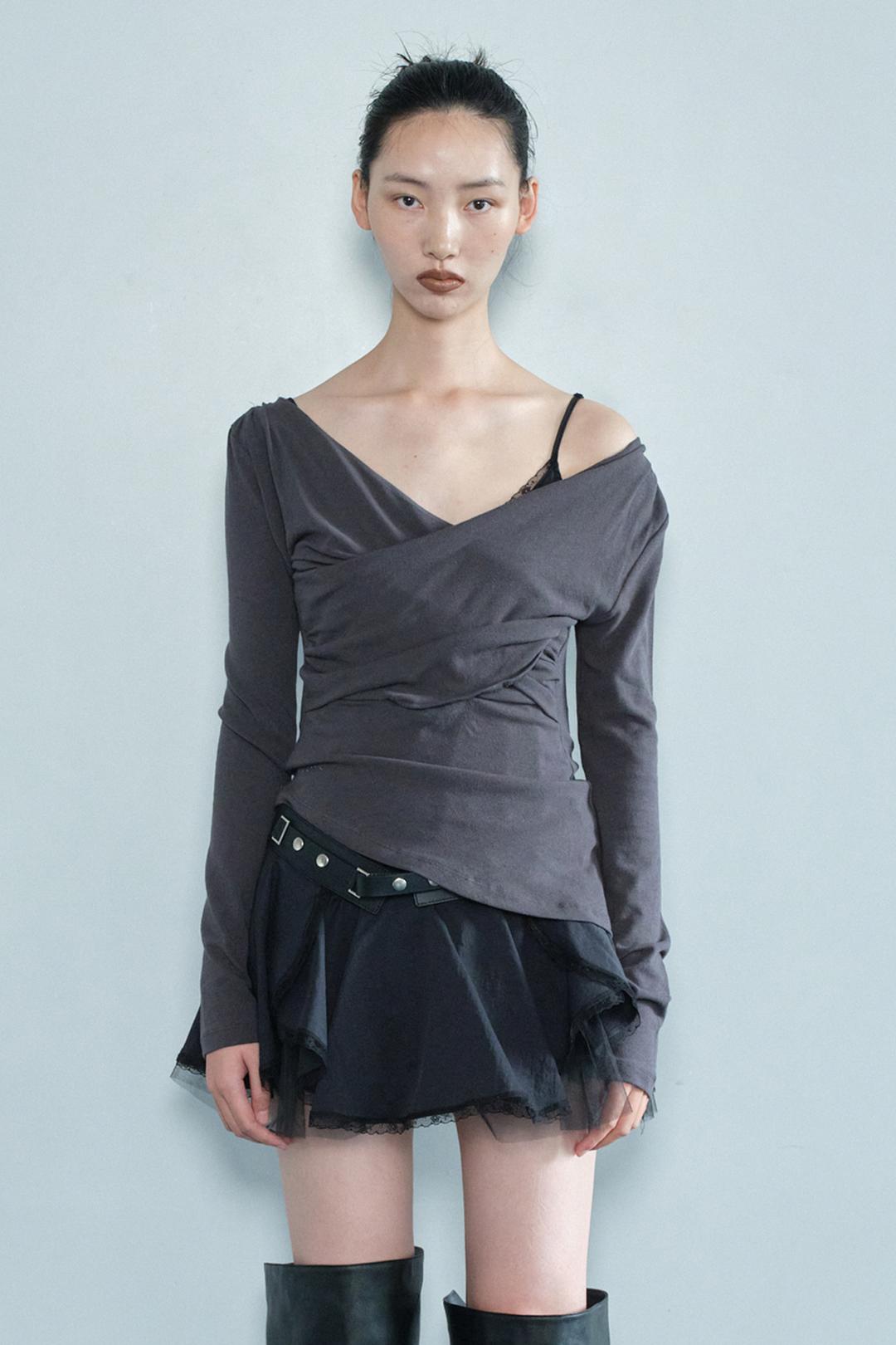 DRAPE CROSS TOP / CHARCOAL