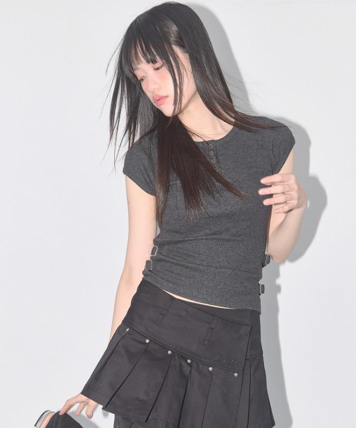 SIDE BUCKLE RIBBED TEE (CHARCOAL) F25QB110