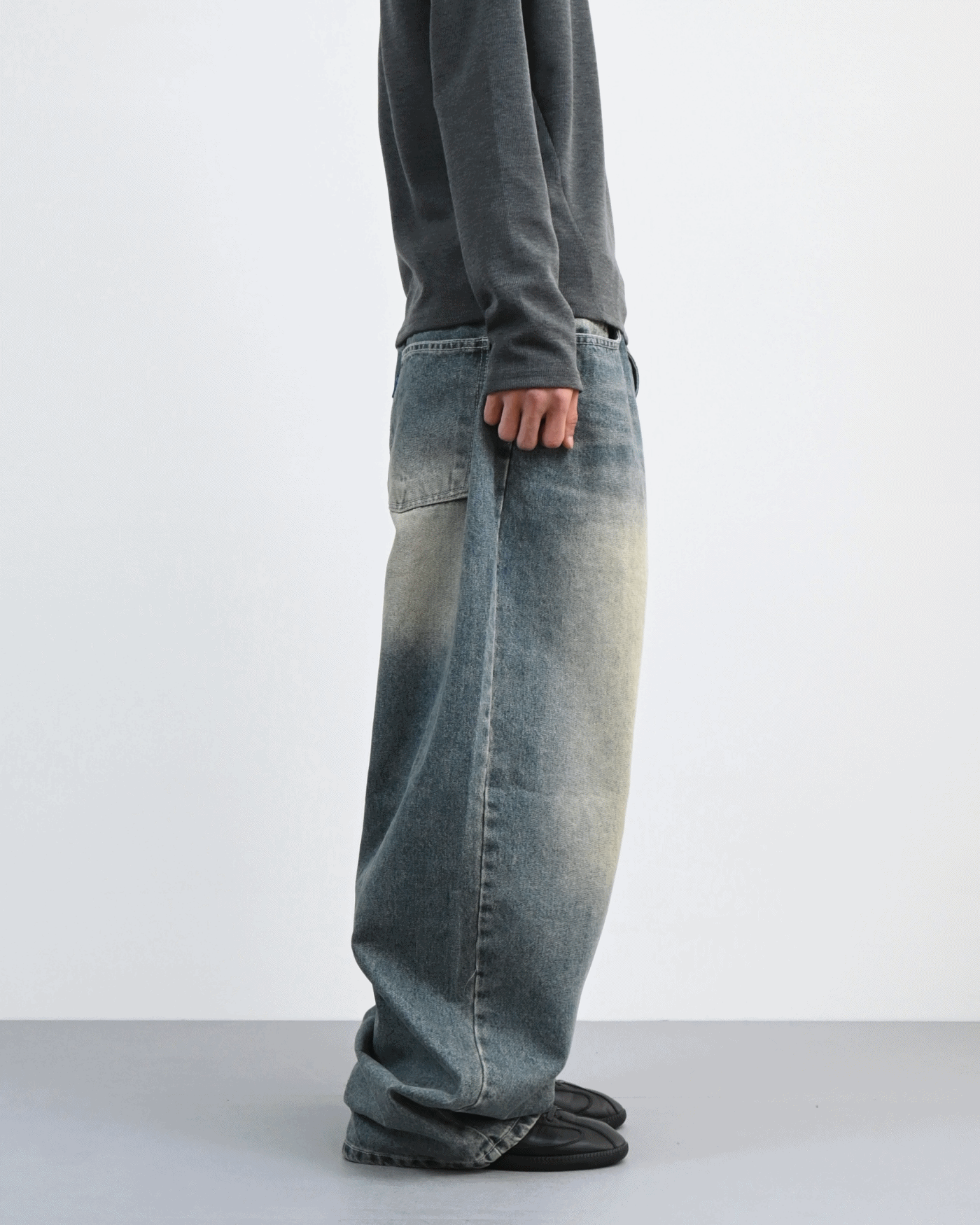 cast curved balloon denim pants