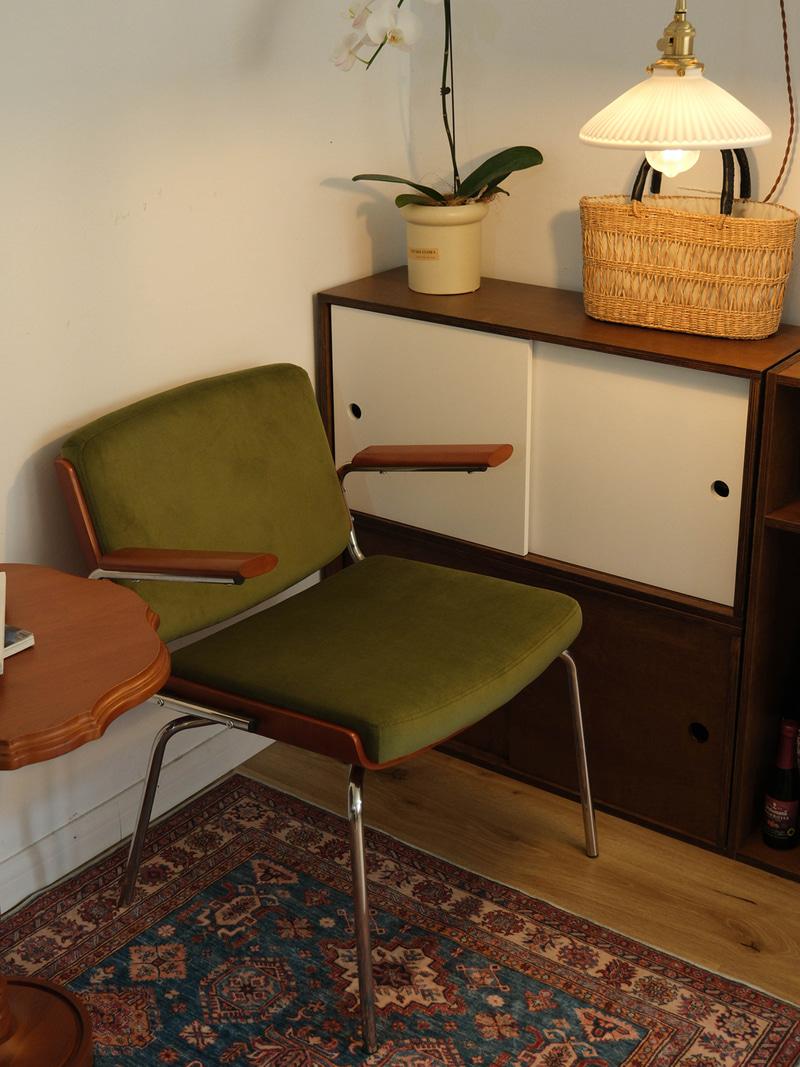 LOWE 02 스킨 벨벳 체어