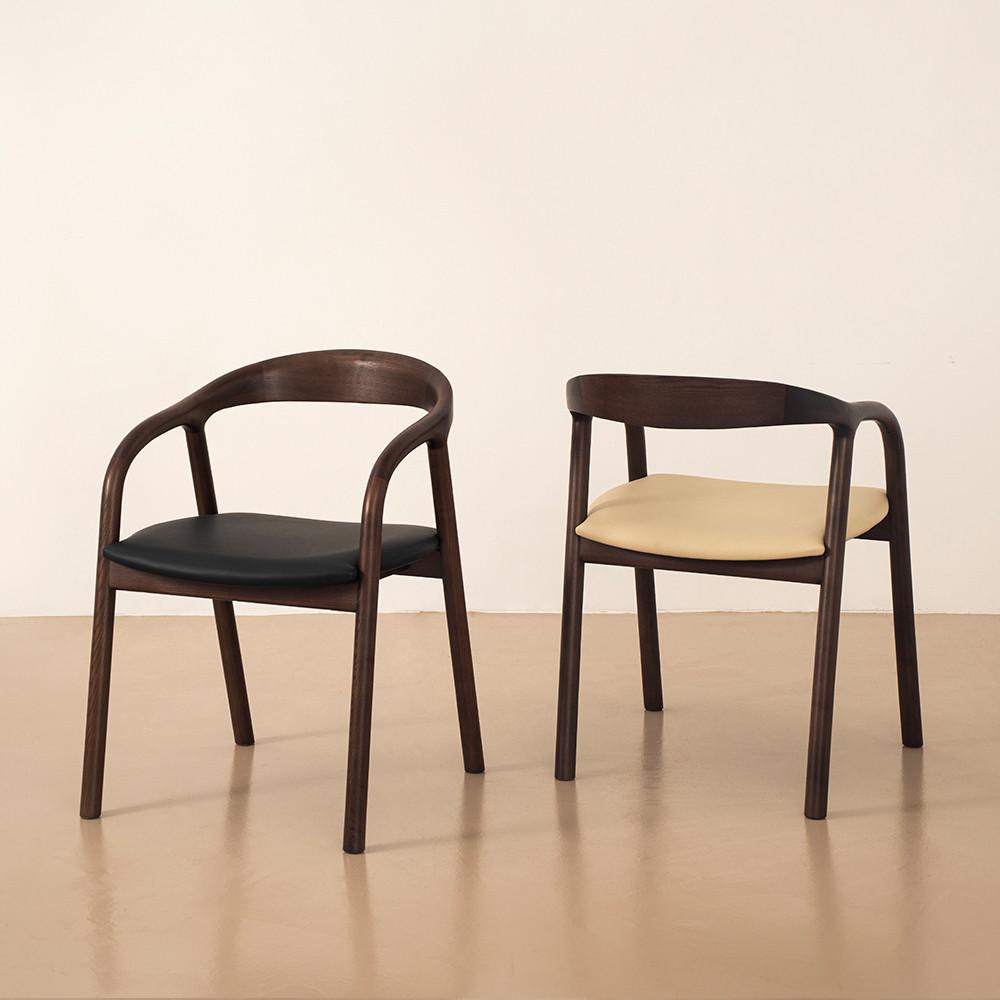 우드띠어리 나무의자 다이닝 체어 식탁 원목 의자 월넛 아르띠 체어