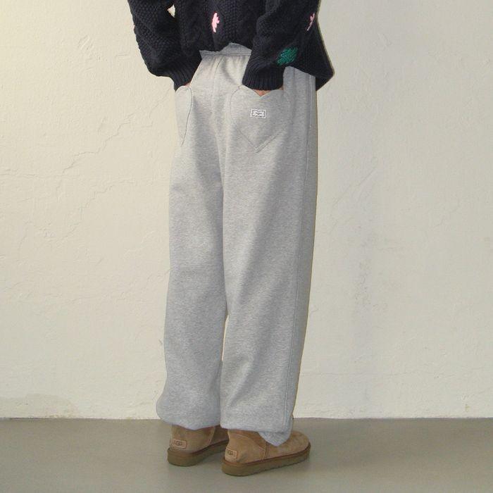 [쭈리추가] BACK HEART STITCH POCKET SWEAT JOGGER PANTS GREY
