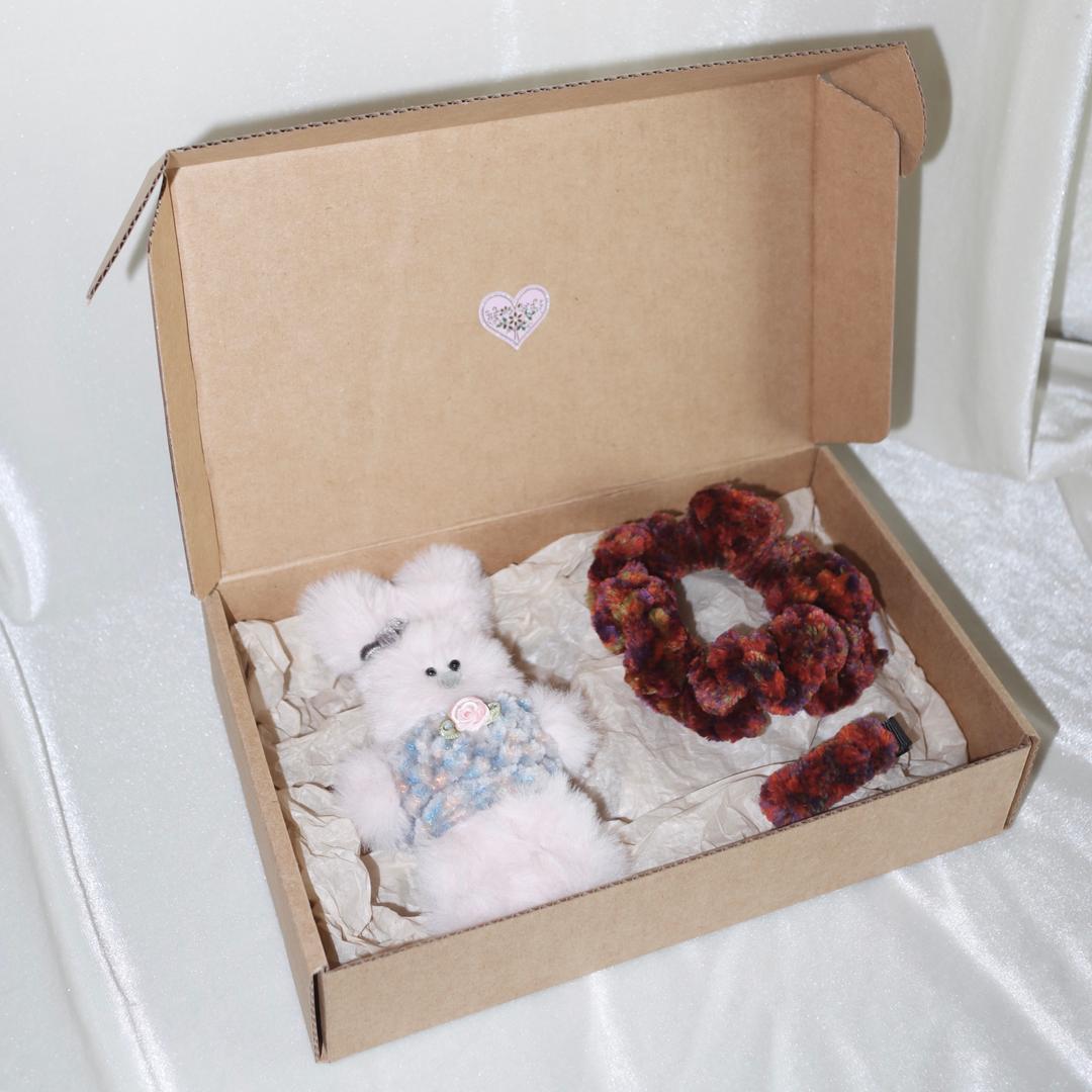 love is all keyring set.