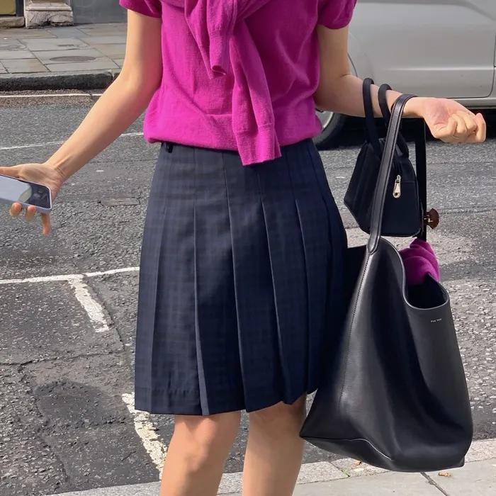 a basset skirt (check)