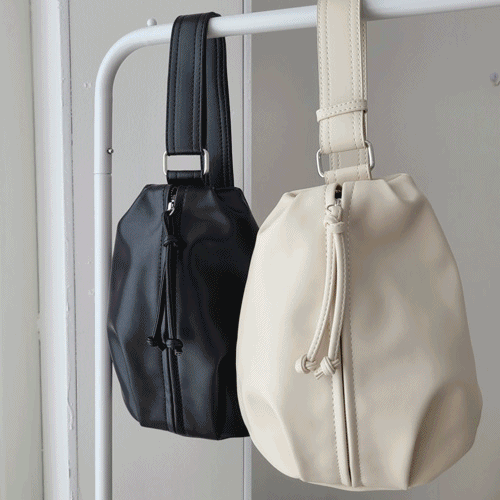 [직잭할인중/무배]시크 레더 가죽백 가죽가방 2 color 외 2종  슬림 슬링 스트랩 백팩