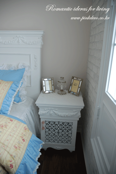 쉐비 로즈 아플리케 사이드 테이블