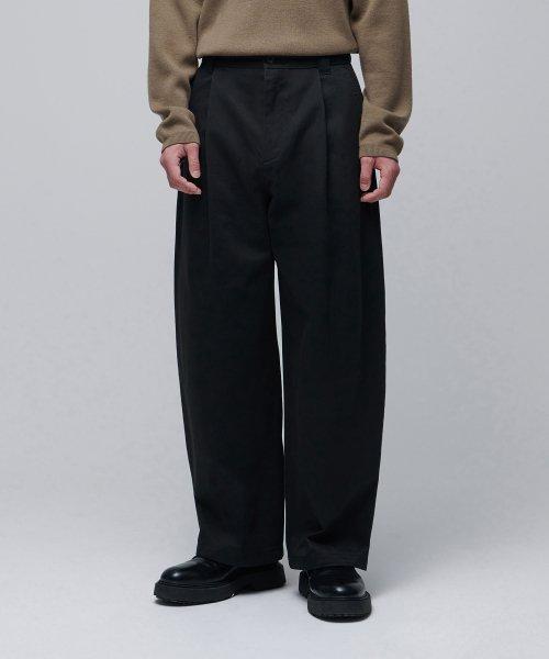 커브드 와이드 치노 팬츠 [블랙]