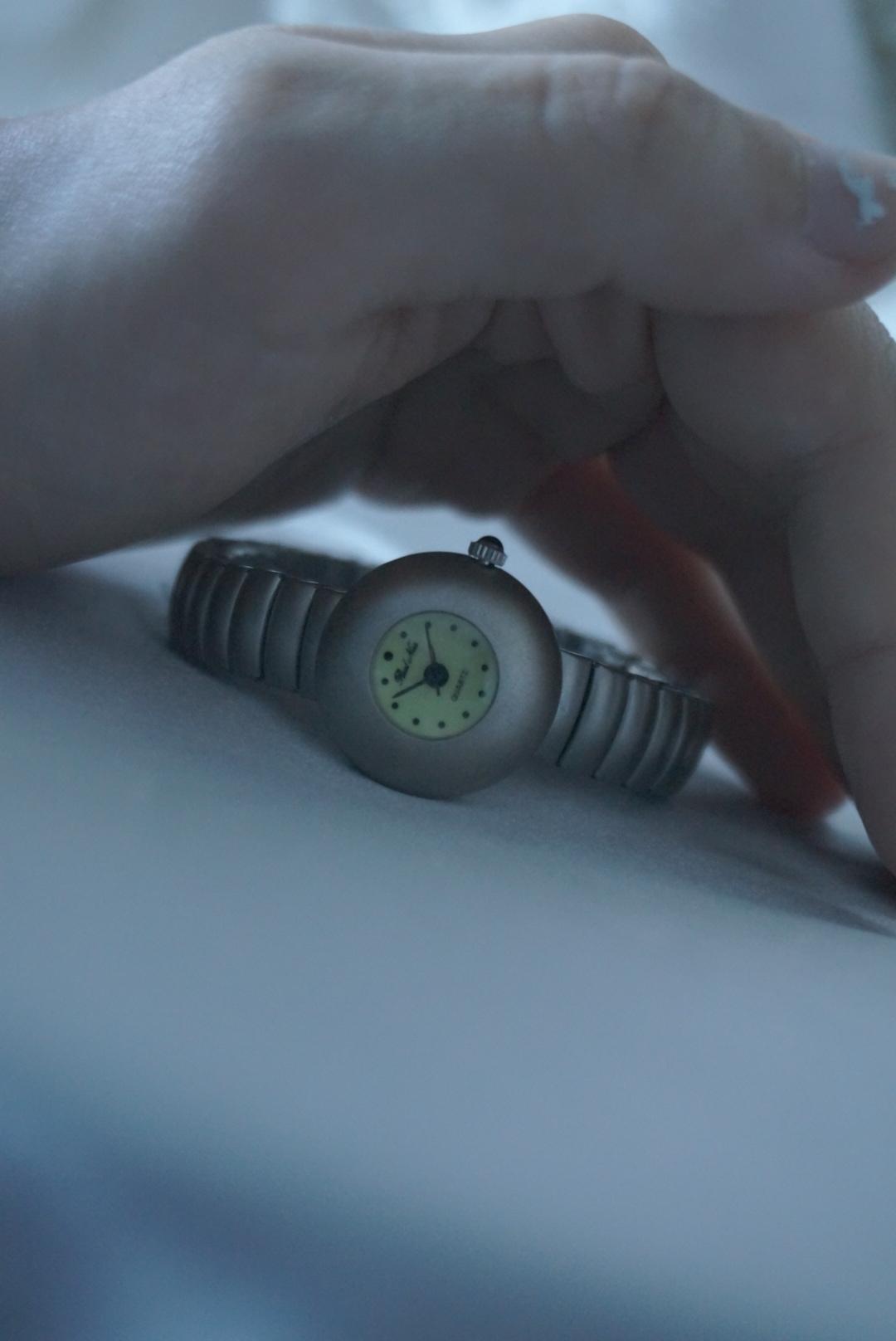 met glow-in-the-dark * watch