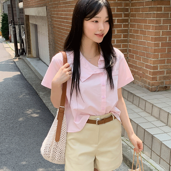 육육걸즈 사선카라크롭셔츠