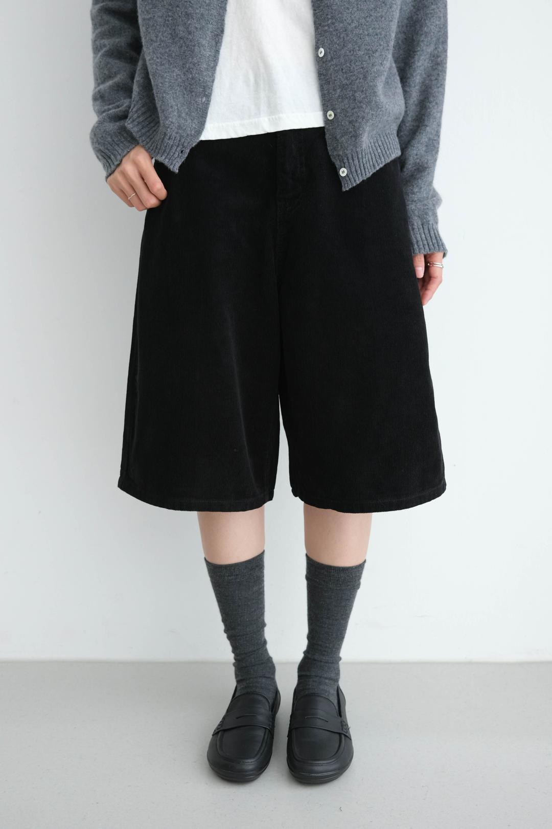 Corduroy bermuda pants