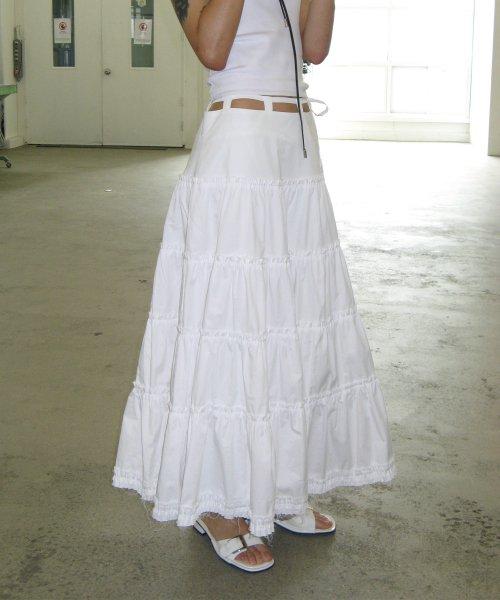 컷 오프 벨티드 티어드 미디 스커트_화이트