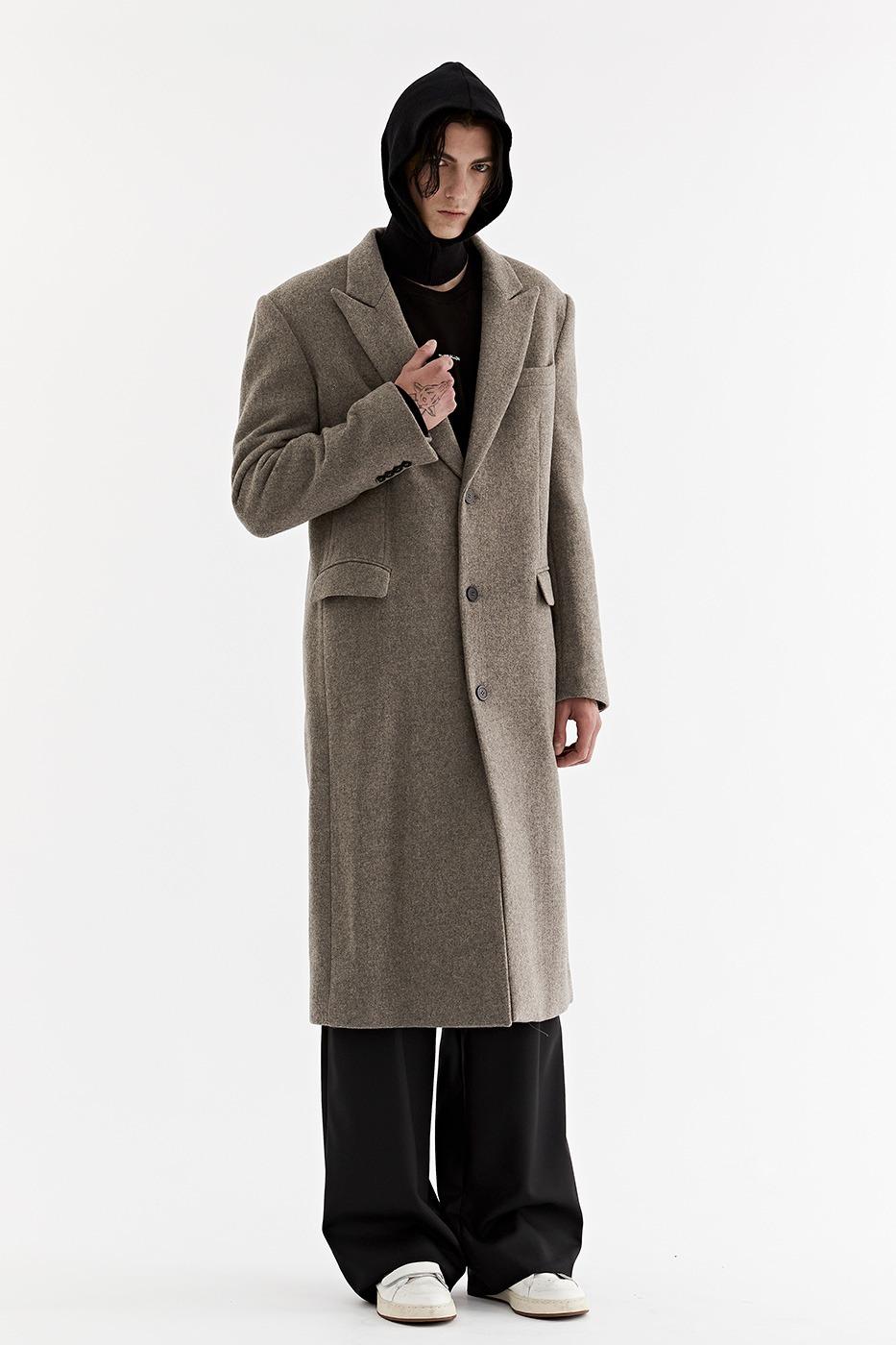 SINGLE THREE BUTTON COAT