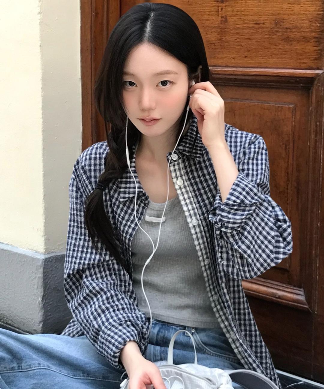 레터프롬문 [화이트 4/2, 네이비 4/20 순차배송] 멜브 오버핏 체크 셔츠 ( 2 colors )