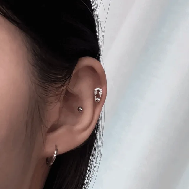[유니크📎] 옷핀 심플 써지컬 남녀공용 볼 피어싱