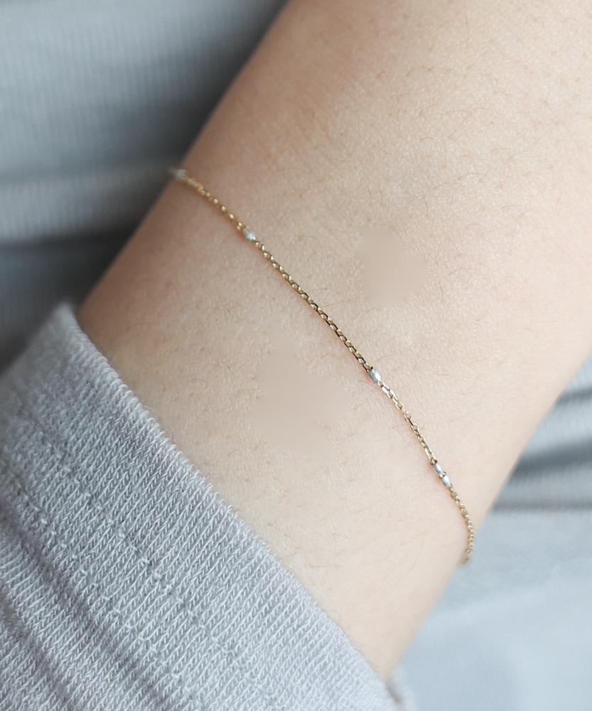 Silky gold and silver B