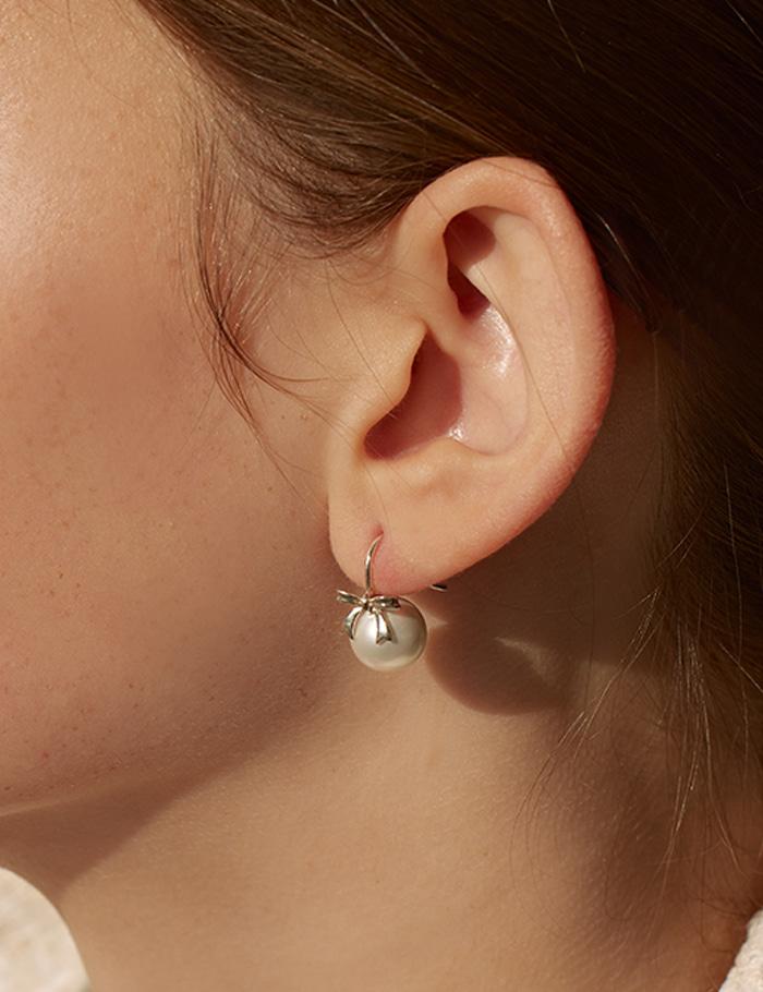 Pearl ribbon hook drop earring