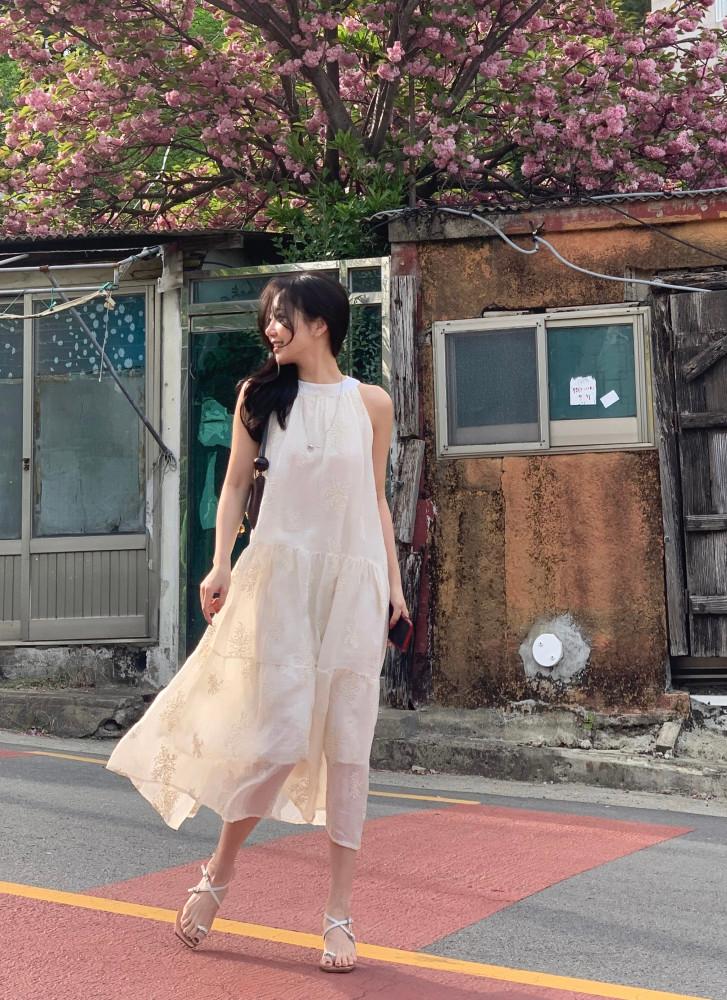 샬롯 자수원피스 홀터넥여름원피스 휴양지룩