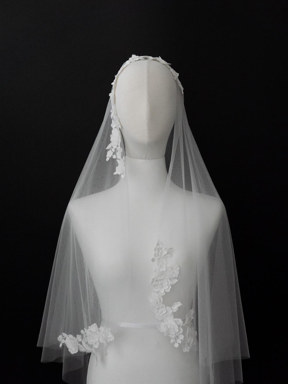 WHITE ROSE VEIL