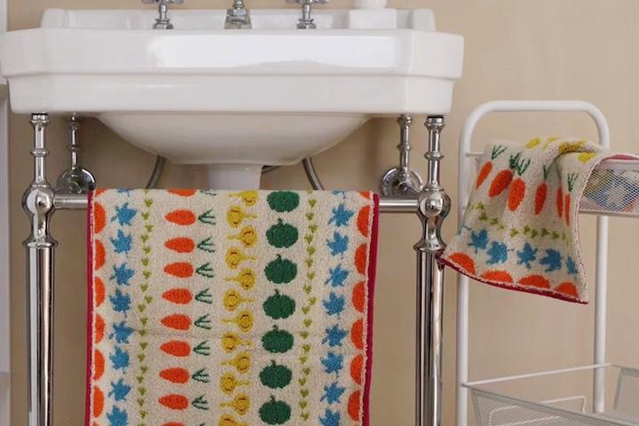 [슈퍼세일]charming carrot pattern towel (beige/green)
