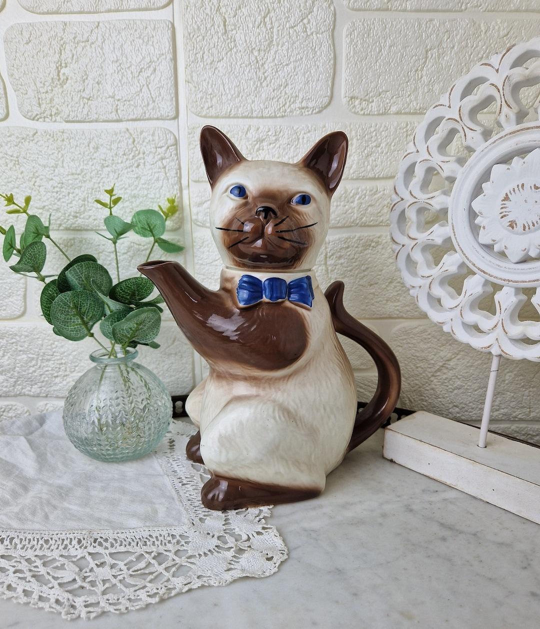 Vintage Tony Studio cat-shaped English teapot