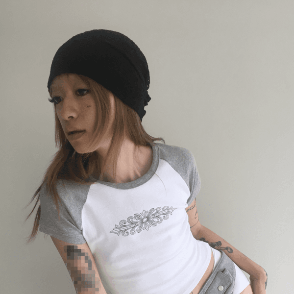 Ornament raglan top white melange grey