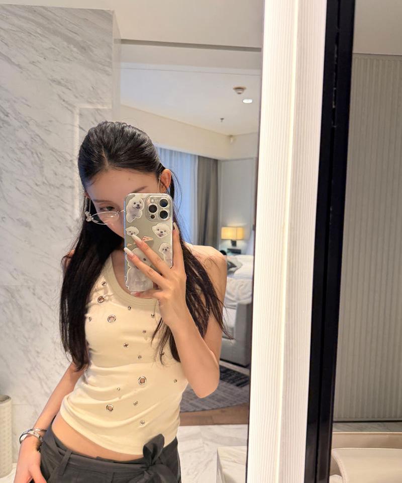펀칭 아일렛 민소매 탑