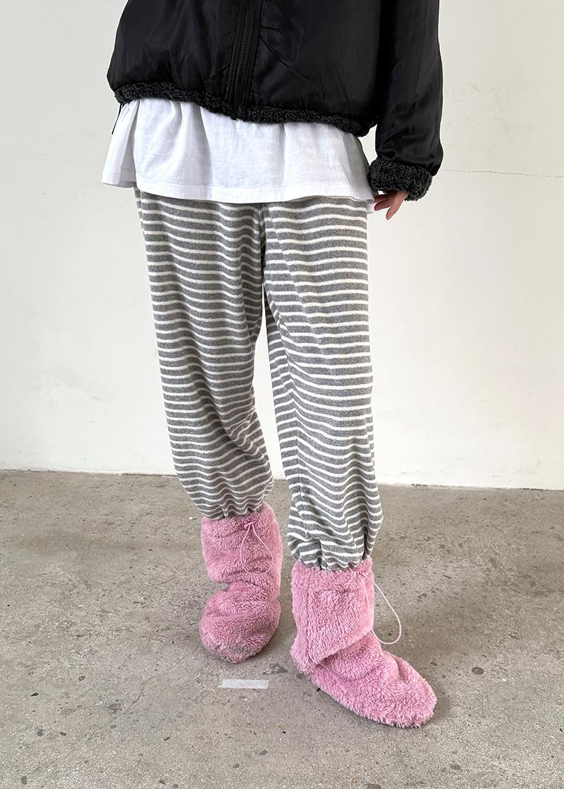 SNUGGLY ROOM SOCKS IN PINK