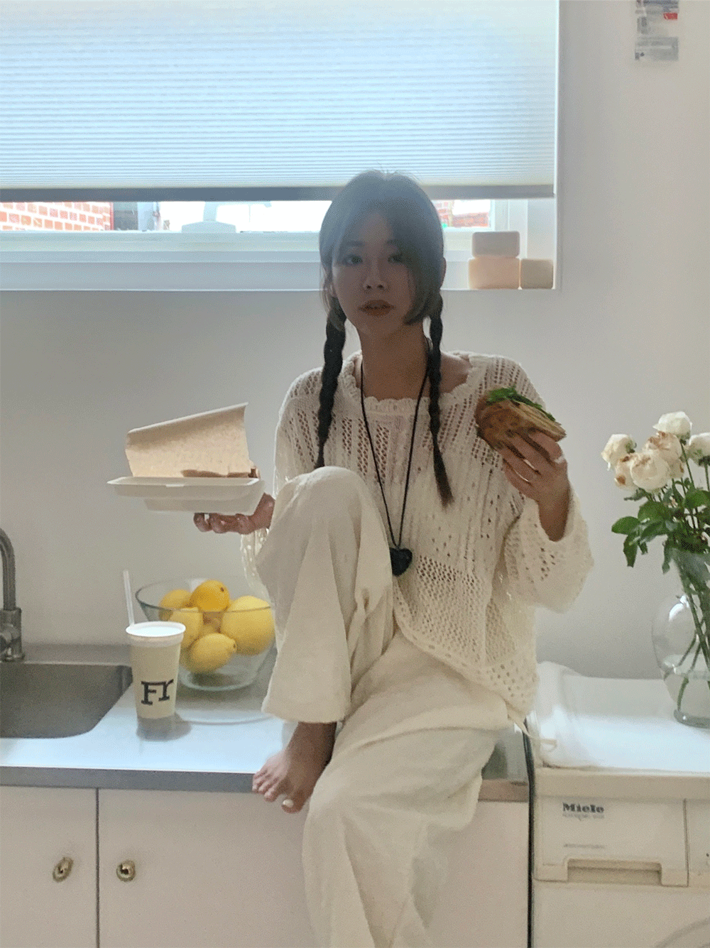 ♡휴양지룩 추천/1300장 돌파!♡ unique hole knit (2color)