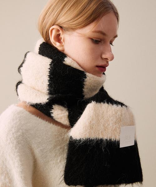 Long fluffy striped knit muffler (BLACK STRIPE)
