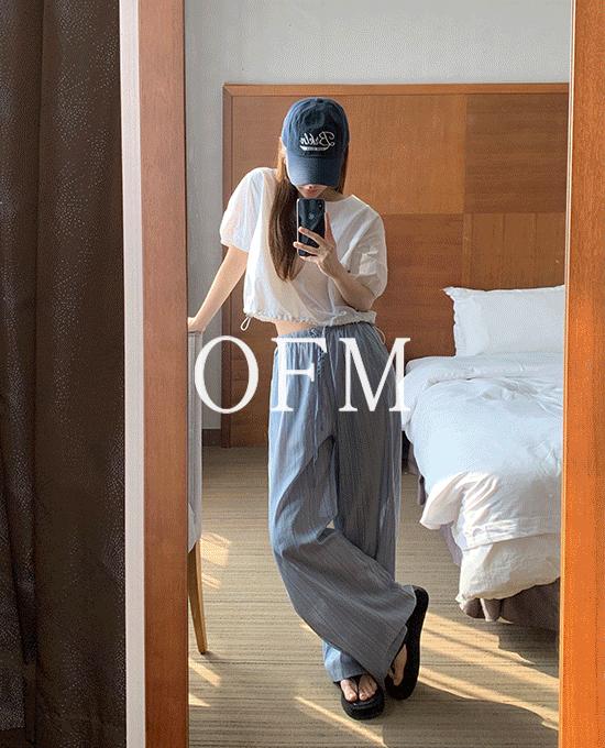 메리어라운드 [스트라이프팬츠][휴가룩][와이드팬츠][장마룩][썸머🍉][ofm] 시어서커 스트라이프 와이드 밴딩 팬츠 (pants)