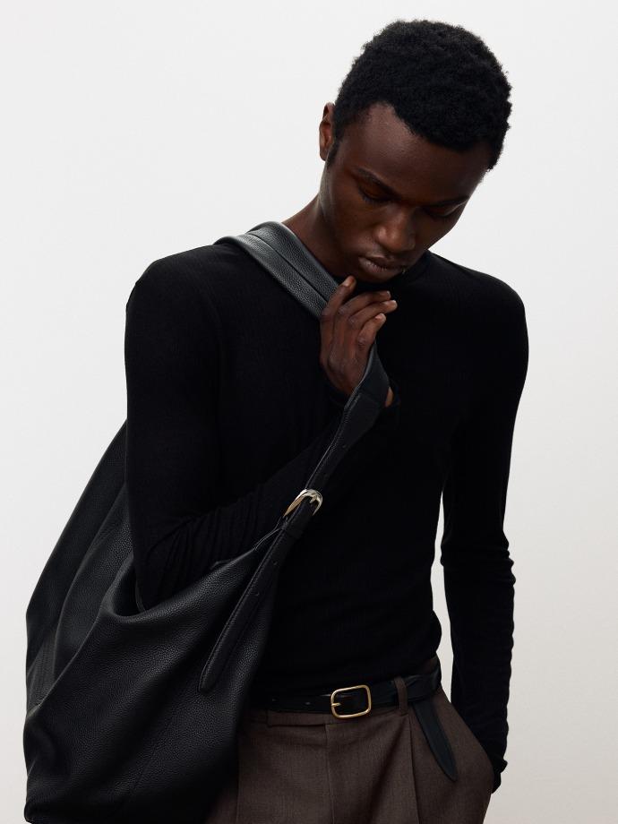 SOFT GRAIN LEATHER CURVE SHOULDER BAG_ BLACK