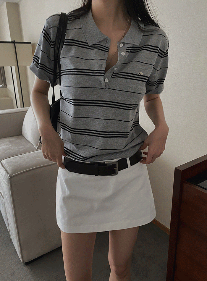 로그 스트라이프 카라 니트