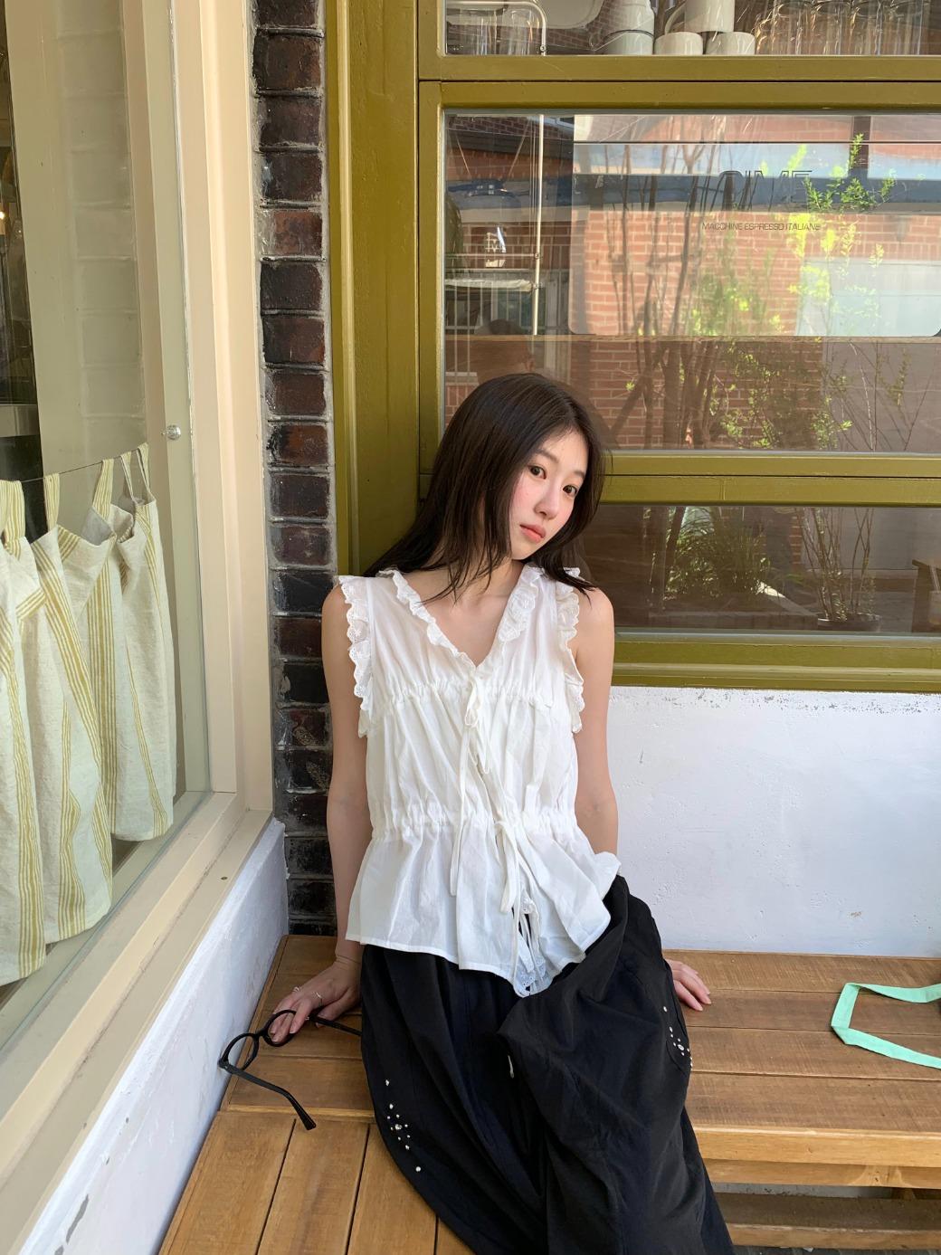 DM. Kona Shirring Blouse