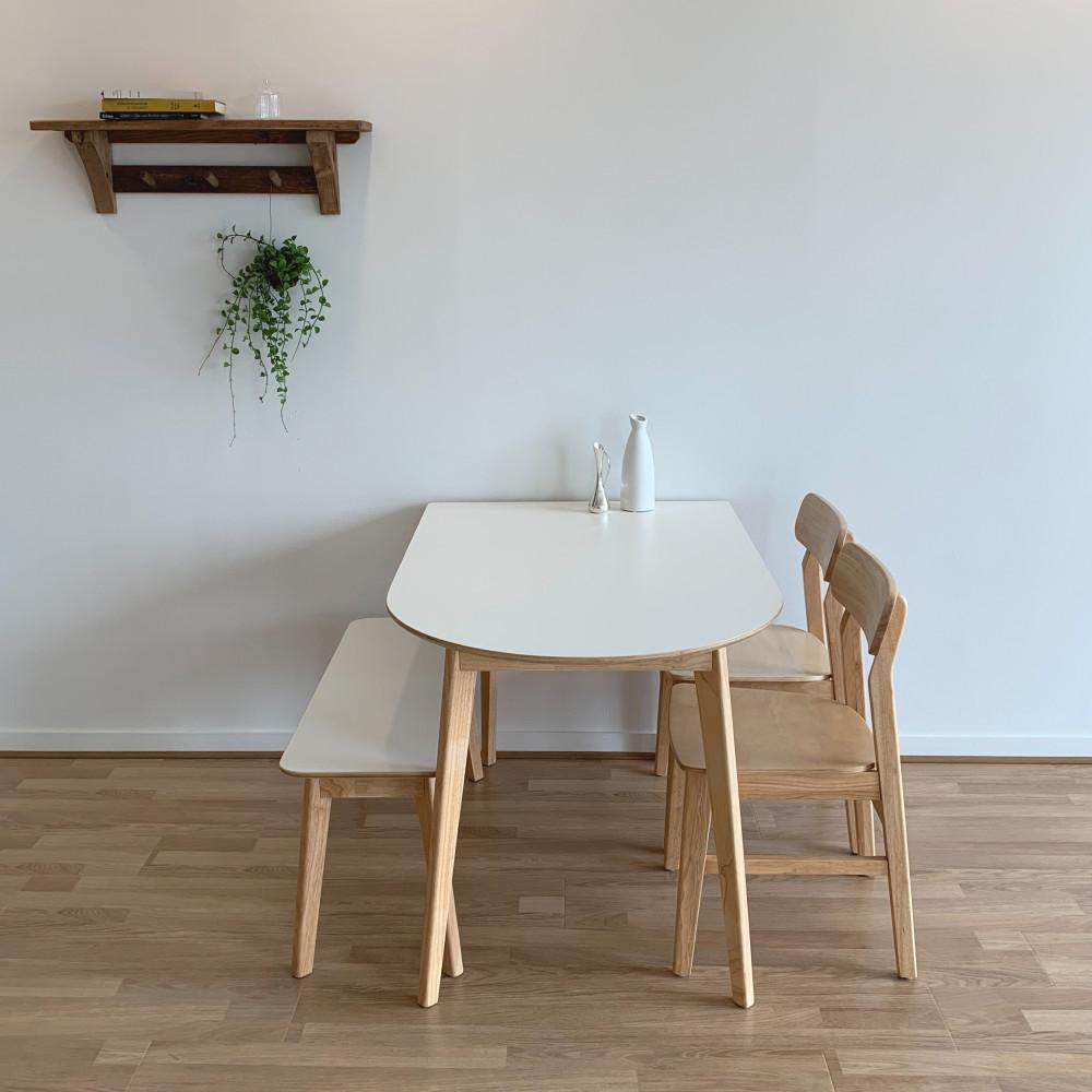 퓨어 하프문 화이트 테이블