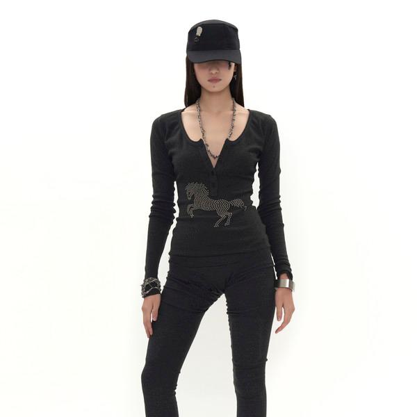 STUDDED HENLEY T SHIRT IN CHARCOAL