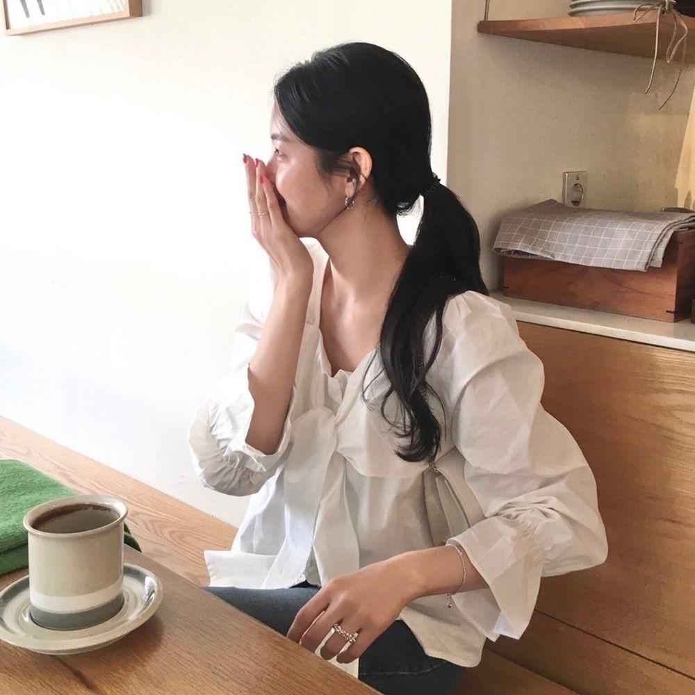 샤이 리본 스퀘어넥 꼬임 블라우스